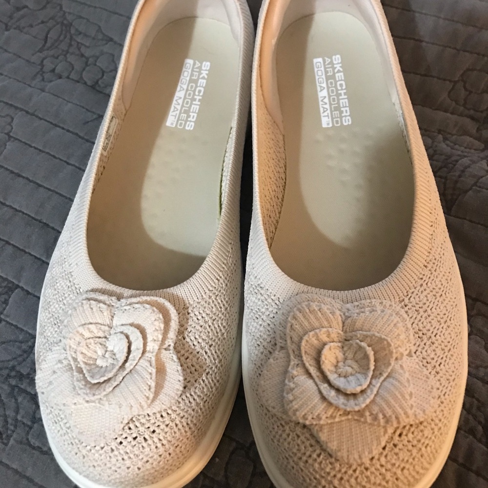 Skechers Cream Flats with Floral Embellishment. NWOT